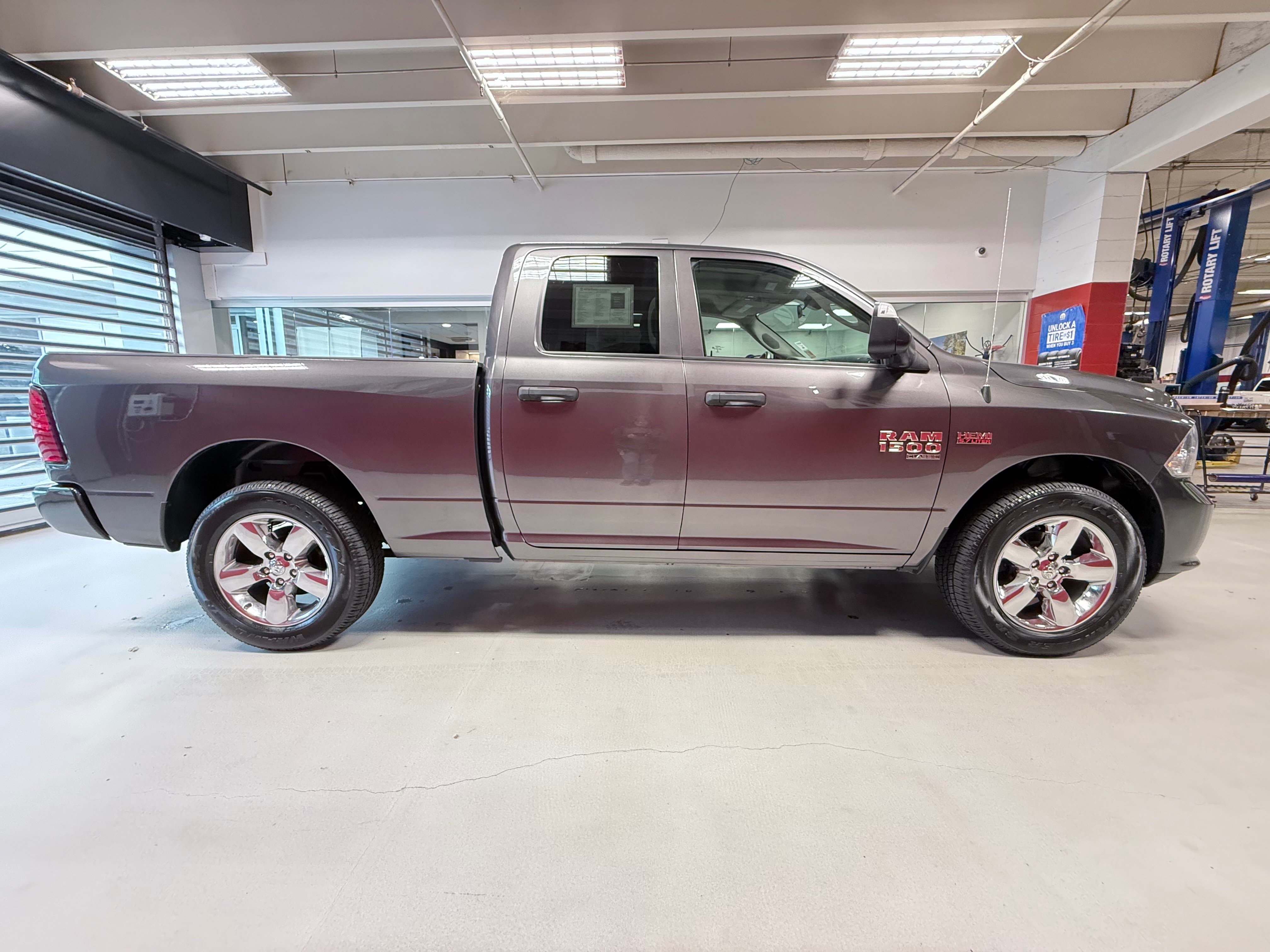 Used 2019 RAM 1500 Express w/ Express Value Package AWD/4WD image 9
