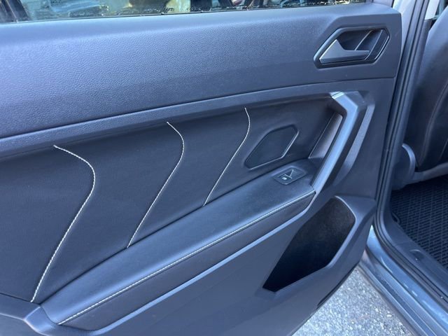 Used 2022 Volkswagen Tiguan SE w/ Panoramic Sunroof Package image 12