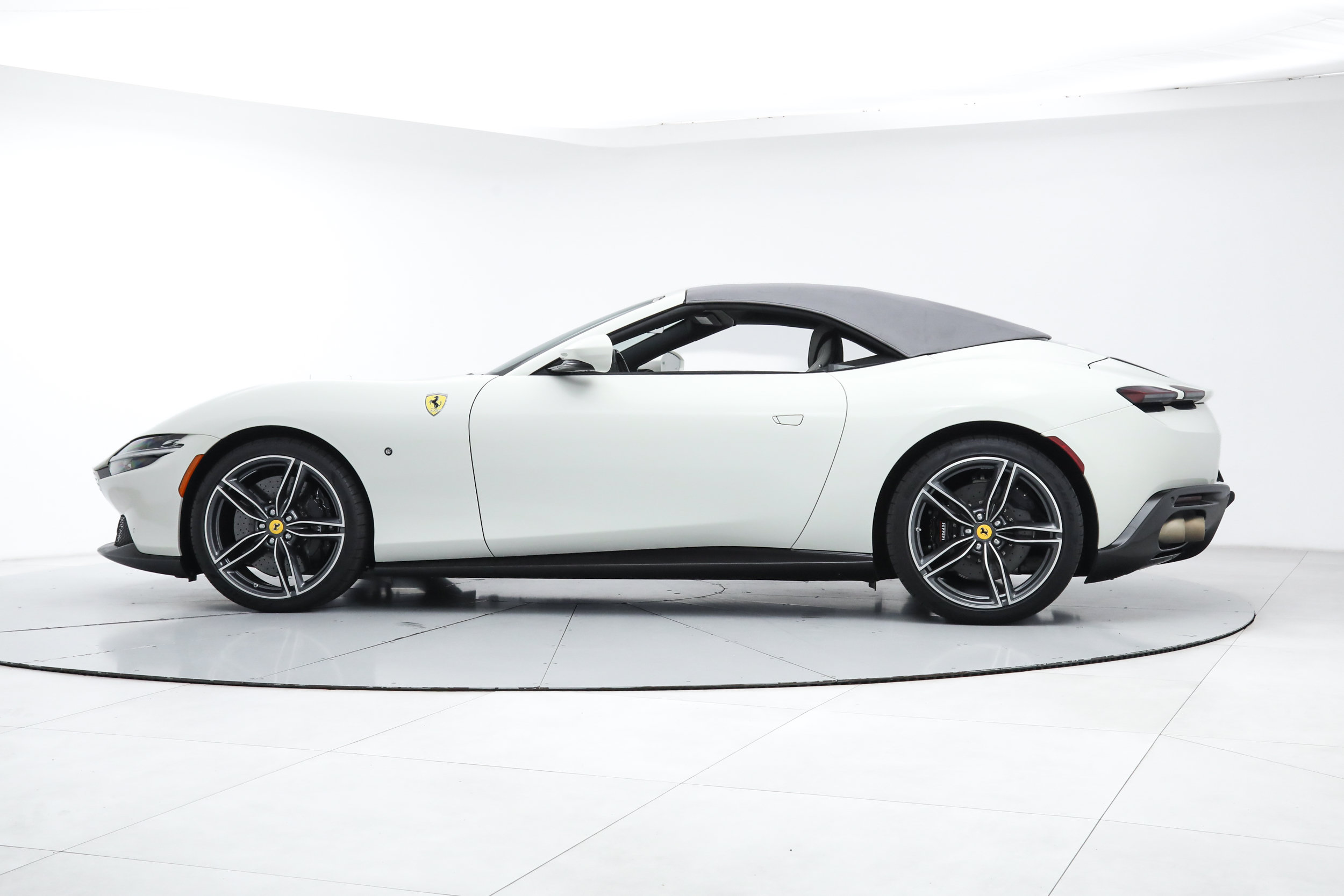 Certified 2024 Ferrari Roma Spider RWD image 7