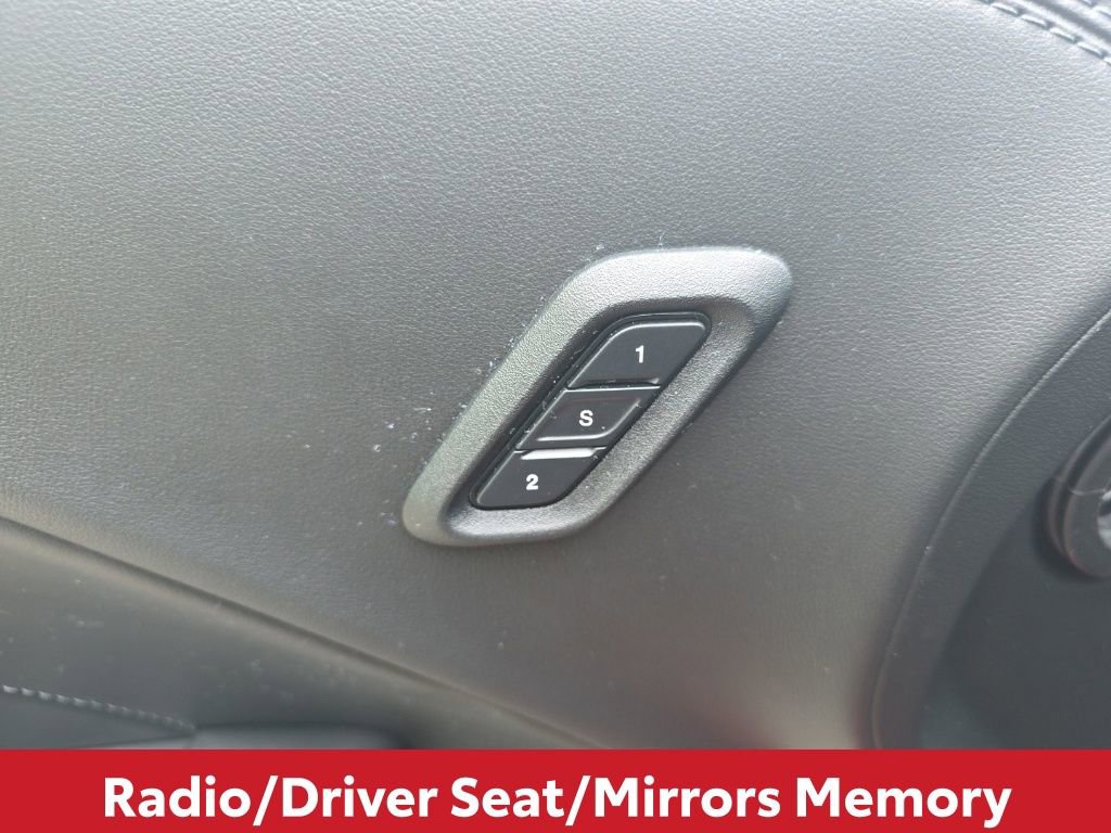 Used 2022 Dodge Challenger SXT w/ Plus Package image 20