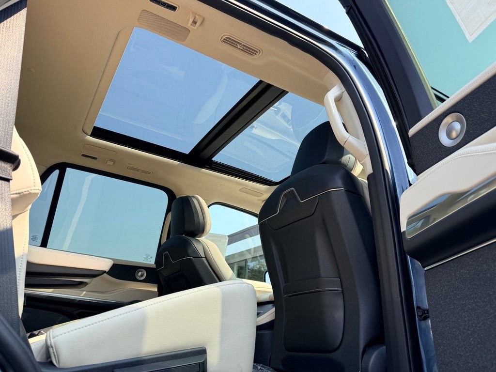New 2027 Lincoln Navigator Reserve w/ Jet Appearance Package AWD/4WD image 26
