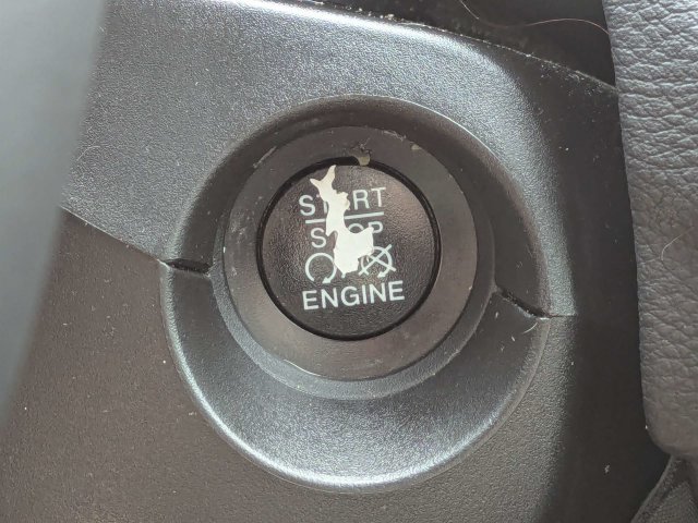 Used 2019 Jeep Compass Latitude FWD image 42