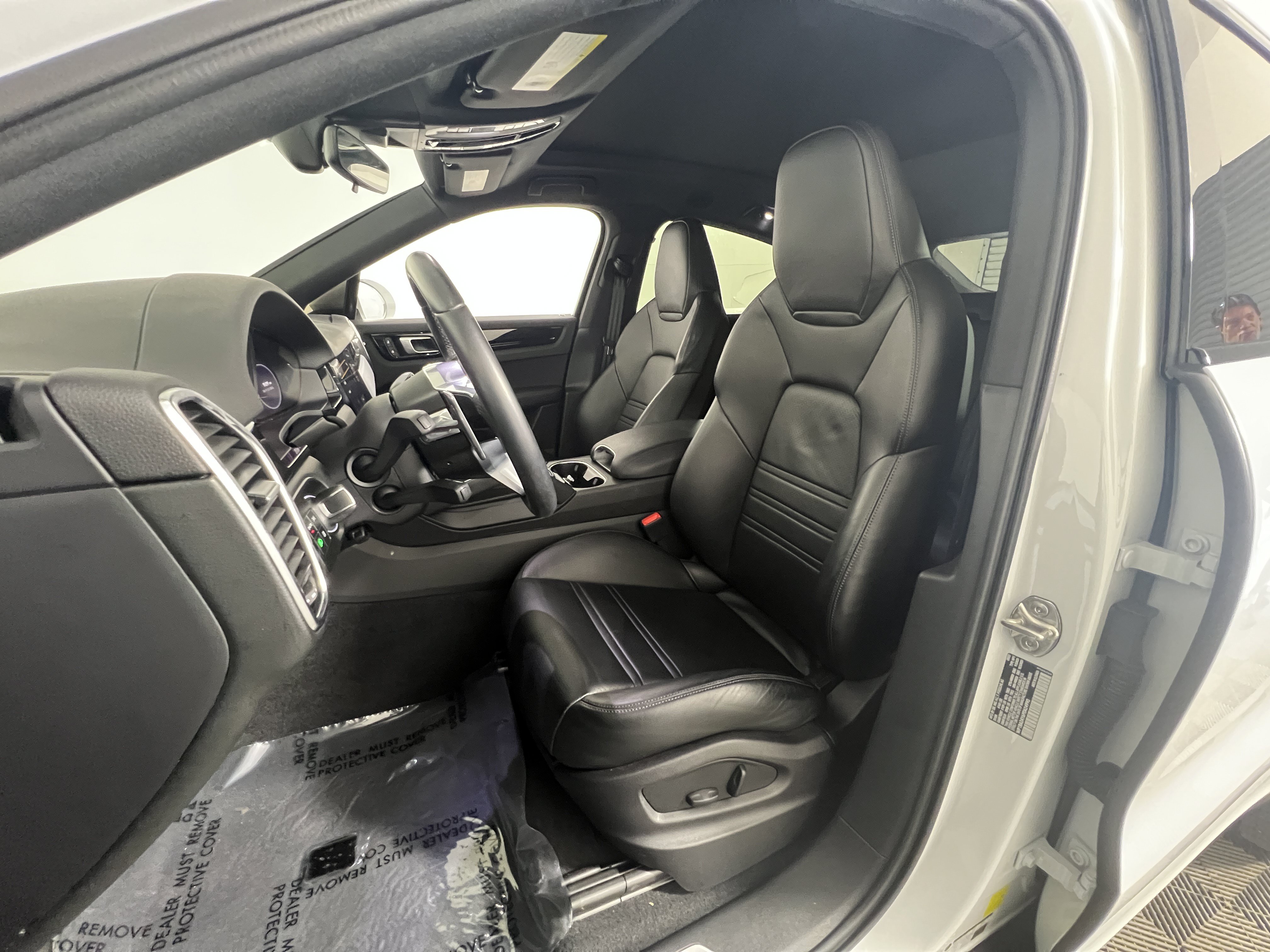Used 2023 Porsche Cayenne Coupe AWD/4WD image 5
