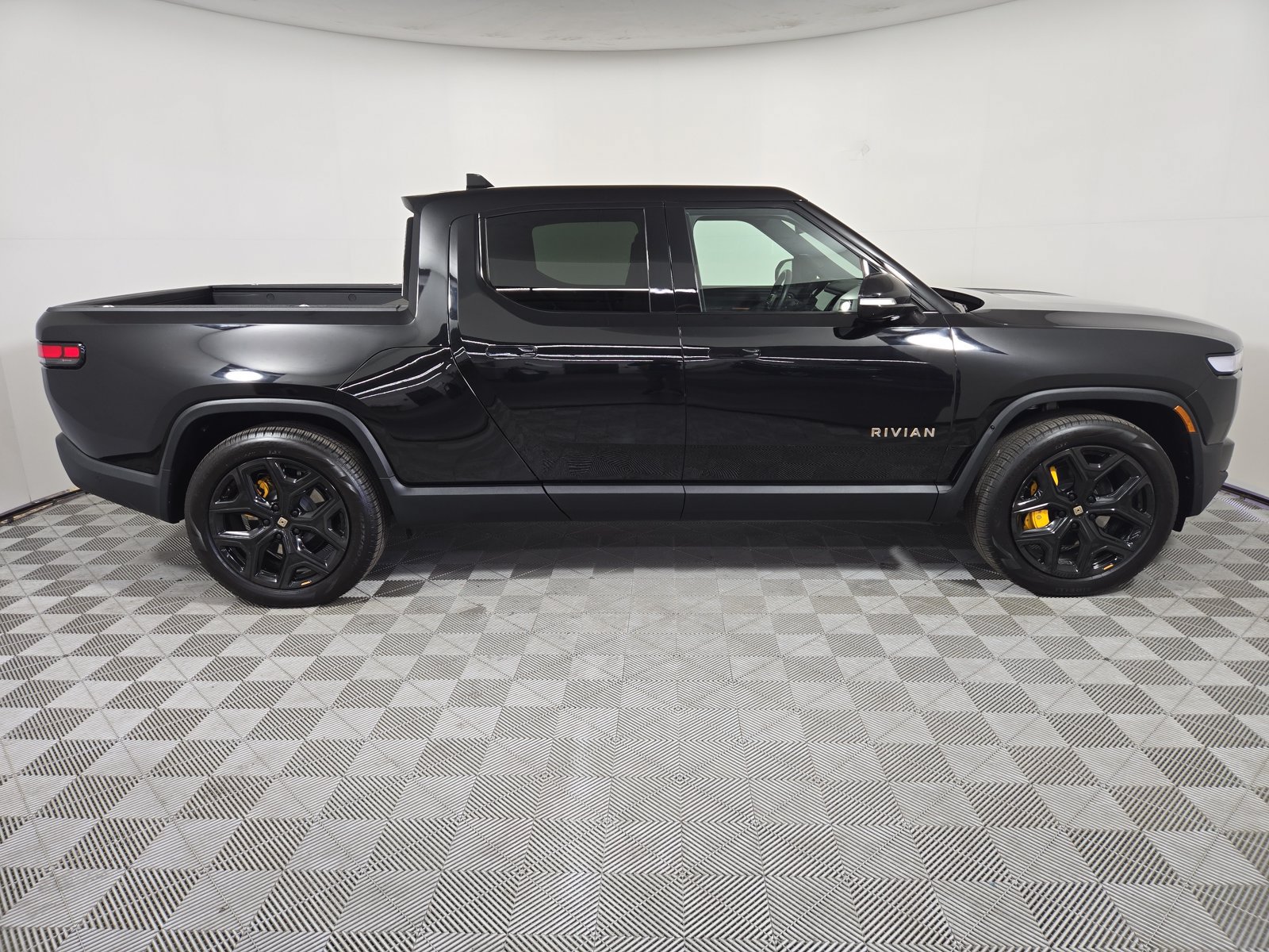 Used 2024 Rivian R1T Adventure Quad AWD/4WD image 6