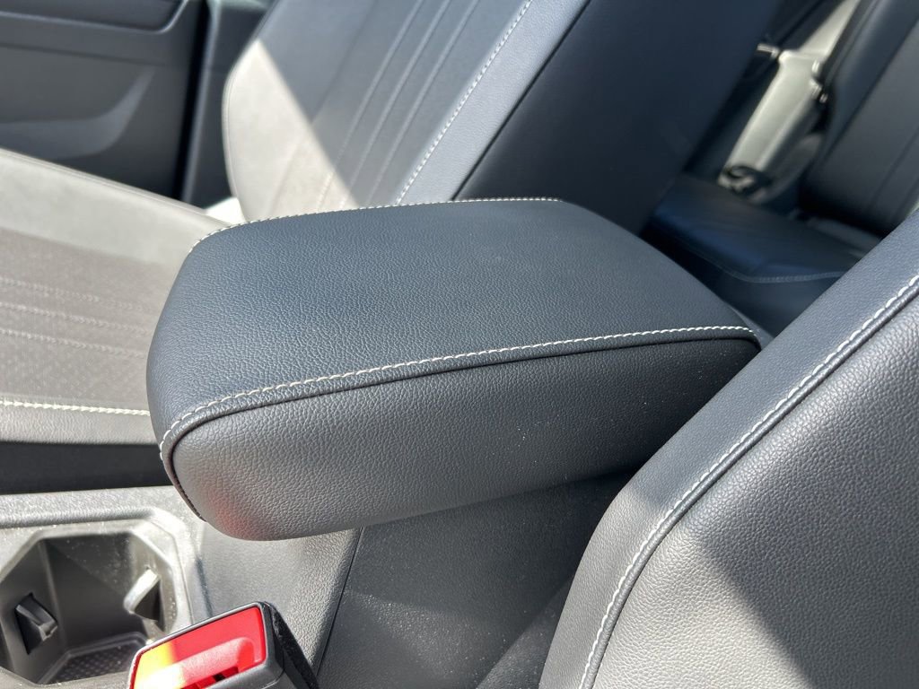 Certified 2024 Volkswagen Tiguan SE R-Line image 32