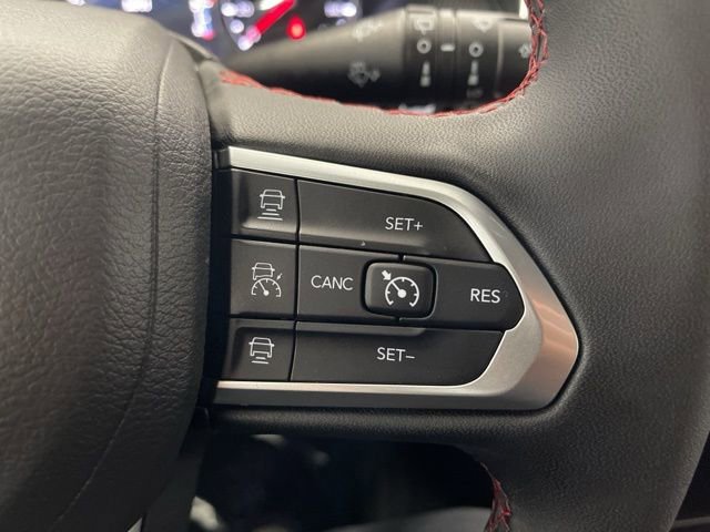 Used 2025 Jeep Compass Trailhawk AWD/4WD image 36