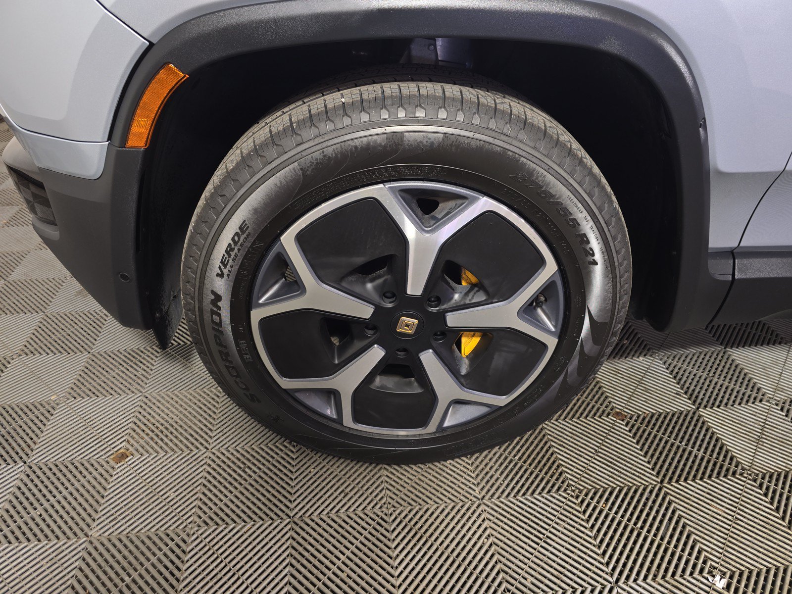 Used 2024 Rivian R1S Adventure AWD/4WD image 9