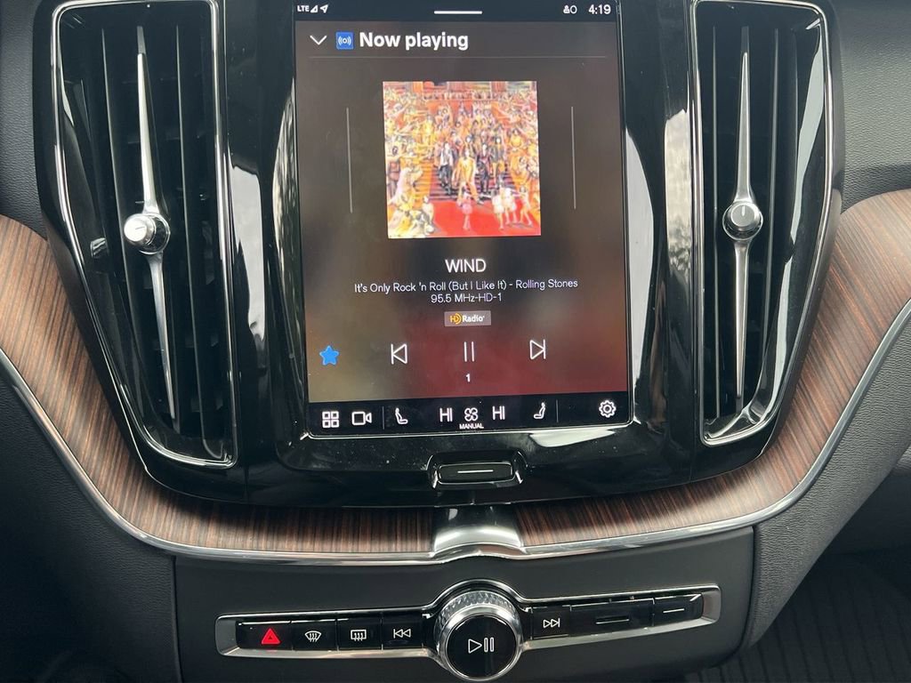 Used 2023 Volvo XC60 B5 Plus w/ Protection Package image 17