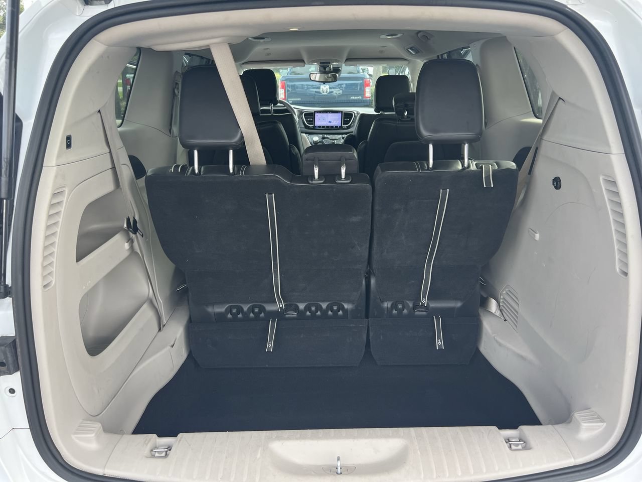 Used 2023 Chrysler Pacifica Touring-L FWD image 34
