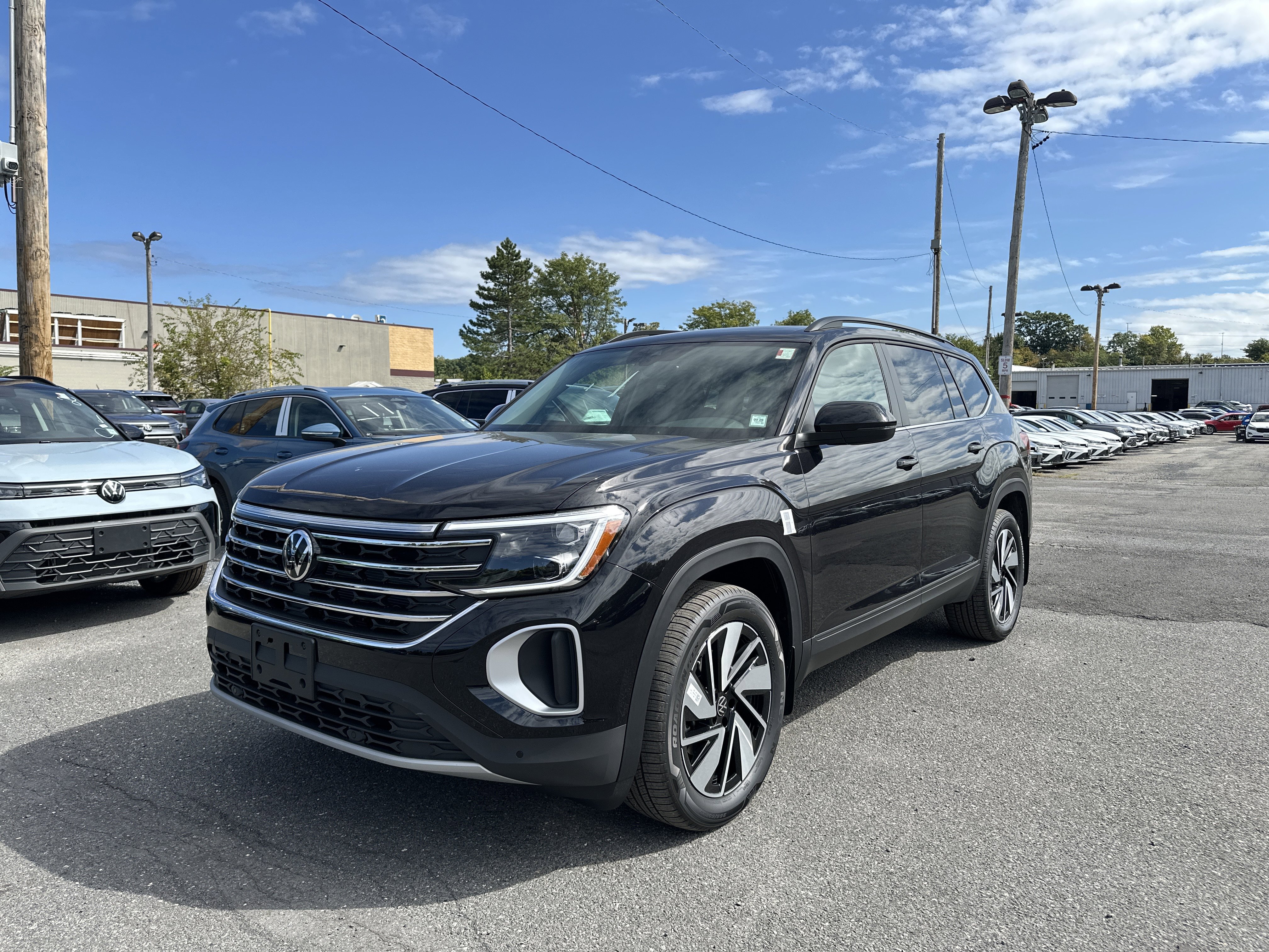 New 2026 Volkswagen Atlas SE image 1