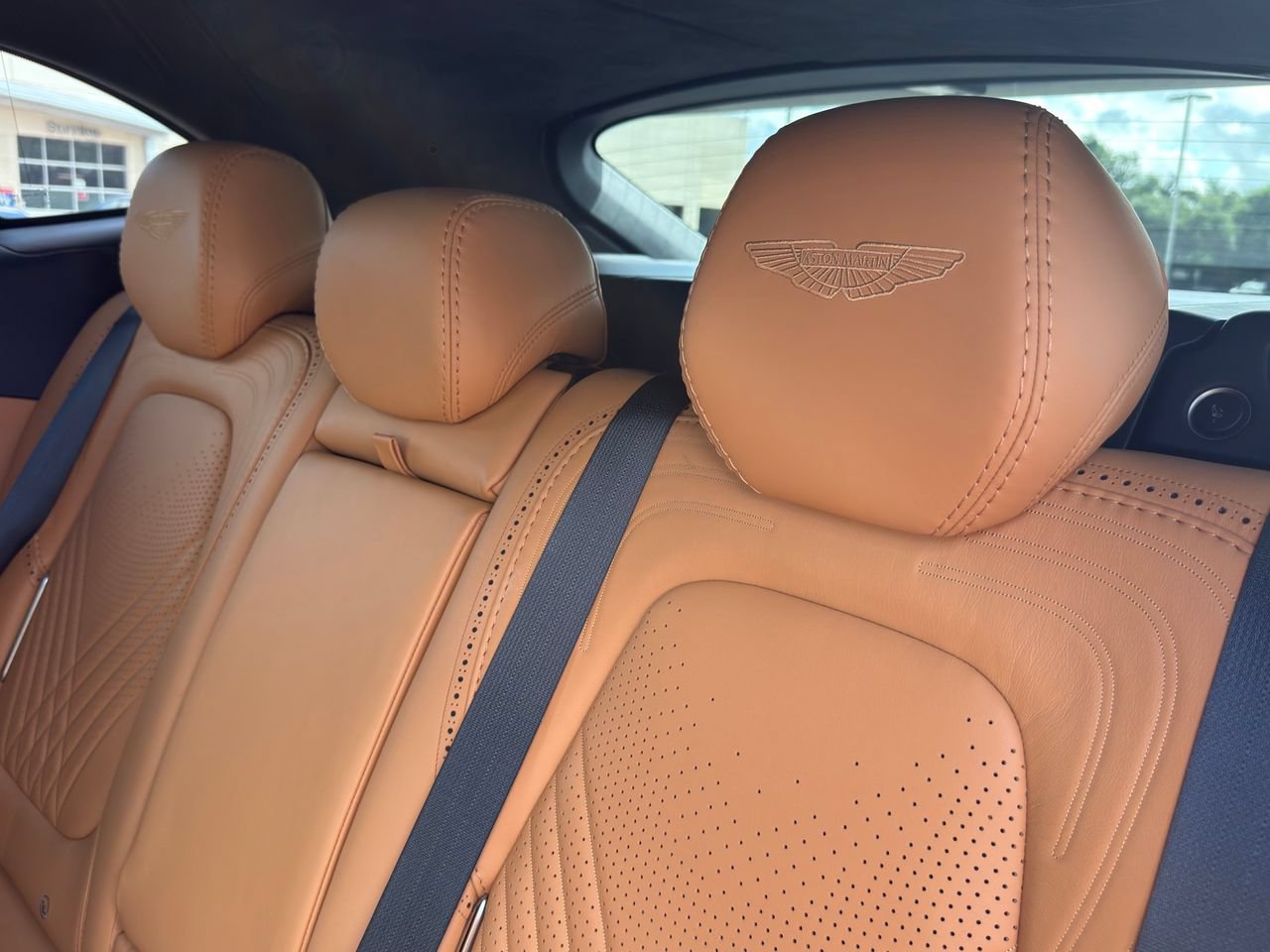 Used 2021 Aston Martin DBX AWD/4WD image 37