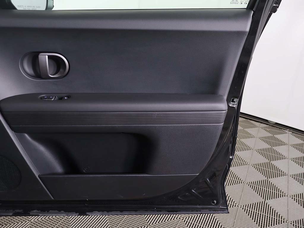 Used 2025 Hyundai Ioniq 5 SE RWD image 21