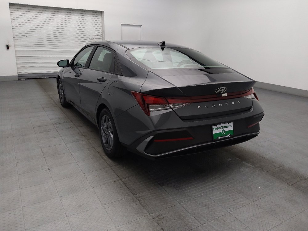 Used 2024 Hyundai Elantra SEL FWD image 5