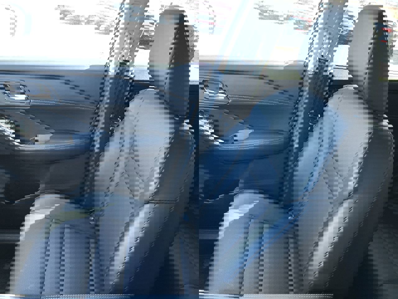 Used 2025 Nissan Rogue SV w/ SV Premium Package image 23