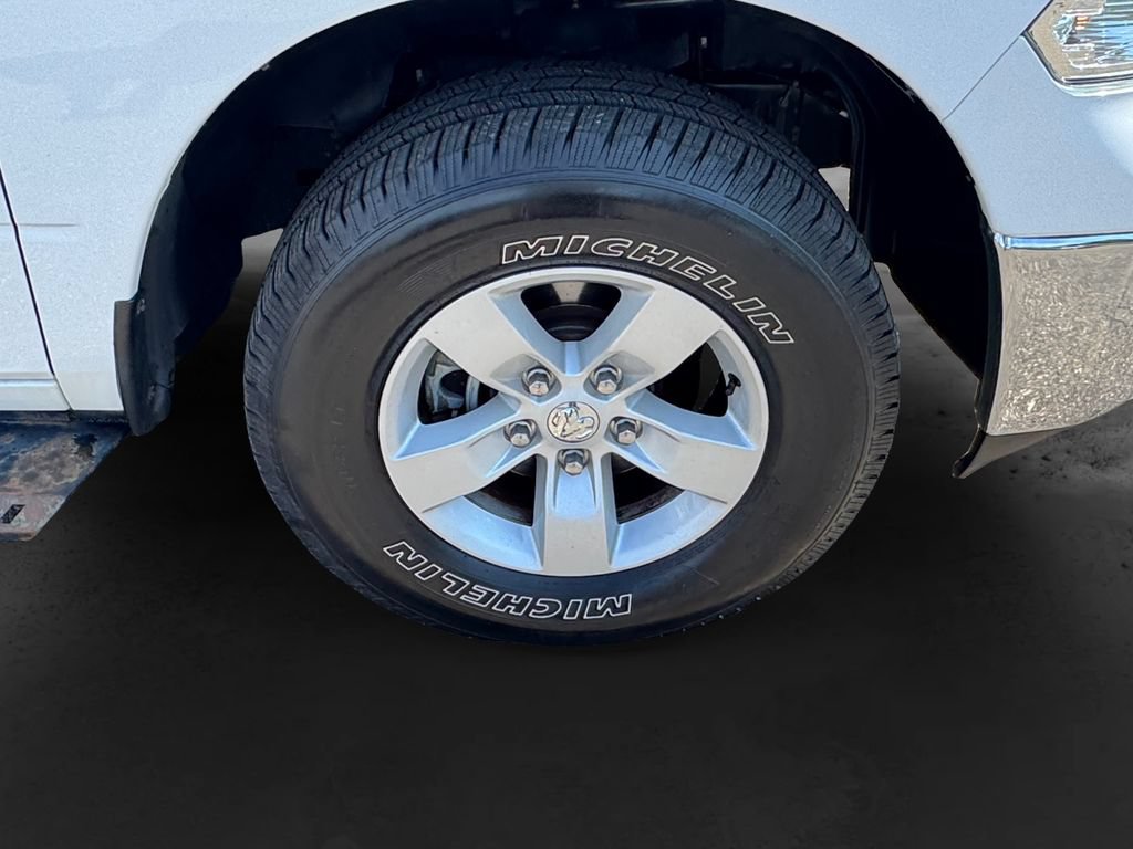 Used 2019 RAM 1500 Classic SLT AWD/4WD image 13
