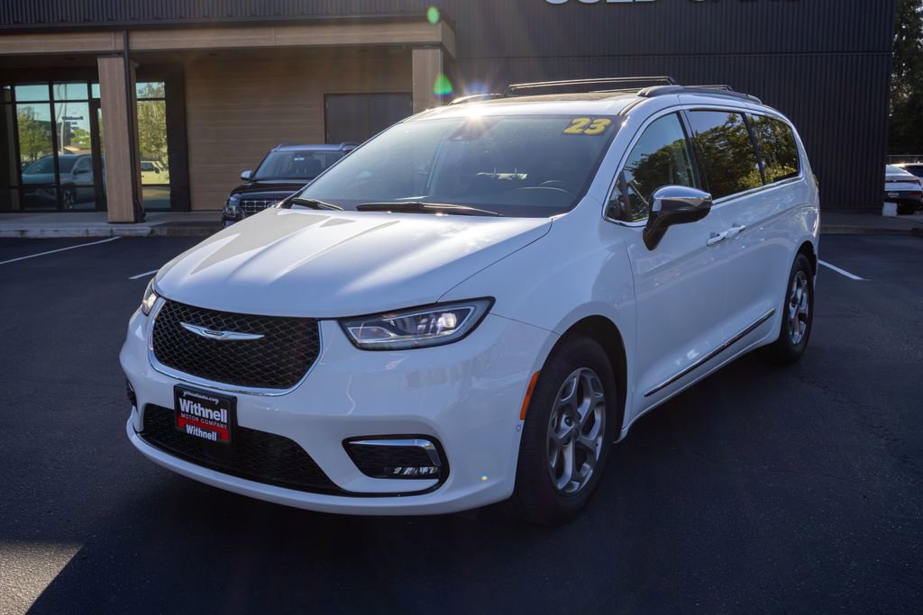Used 2023 Chrysler Pacifica Limited FWD image 3