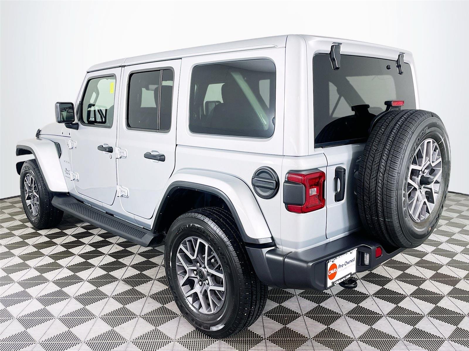 Used 2024 Jeep Wrangler Unlimited Sahara w/ Technology Group AWD/4WD image 6
