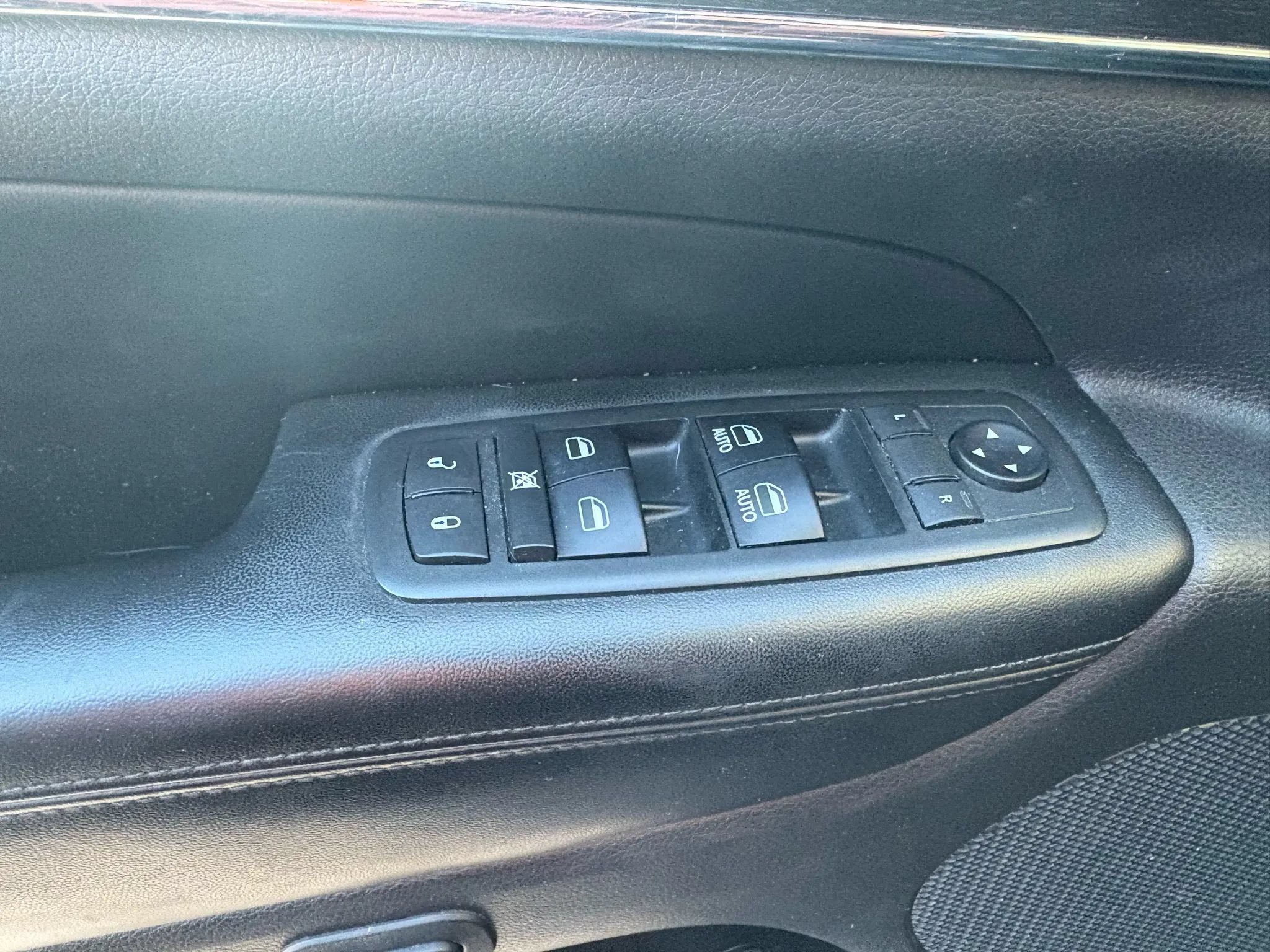 Used 2018 Jeep Grand Cherokee Limited AWD/4WD image 8