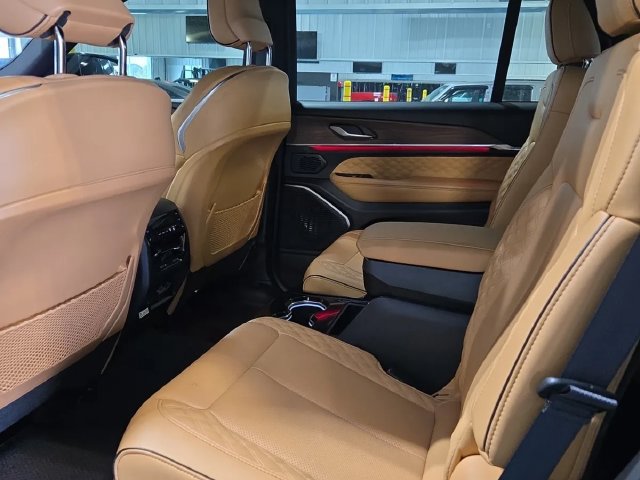 Used 2025 Jeep Grand Cherokee L Summit w/ Obsidian Package AWD/4WD image 6