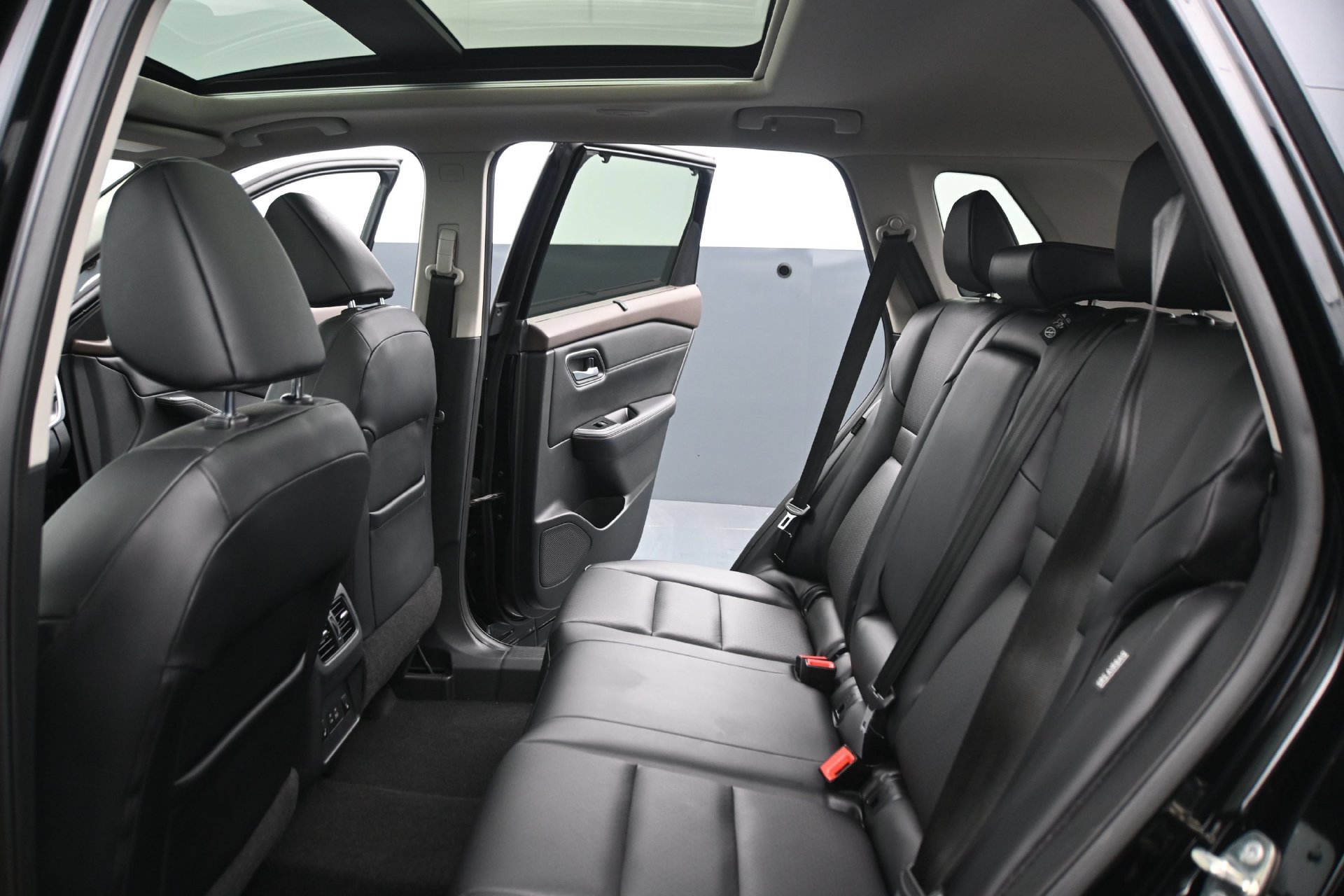 Used 2021 Nissan Rogue SV AWD/4WD image 17