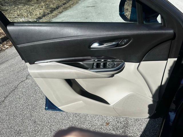 Used 2019 Cadillac XT4 Luxury w/ Cold Weather Package image 10