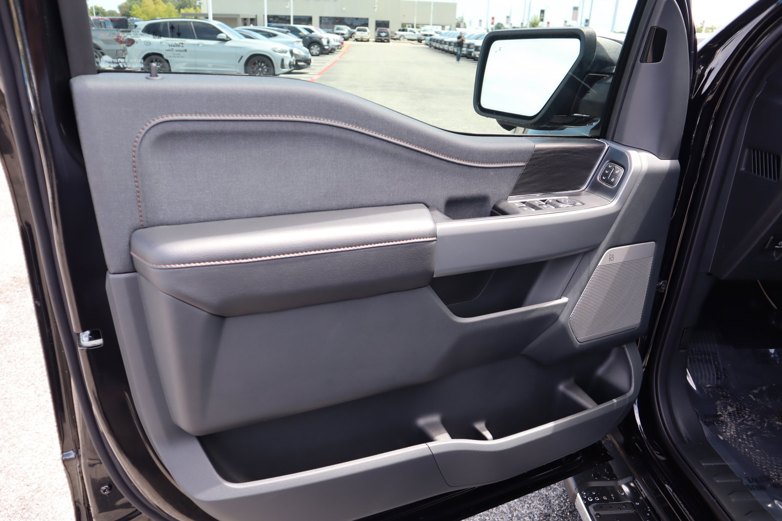 New 2025 Ford F150 Lariat w/ Equipment Group 501A Mid image 15