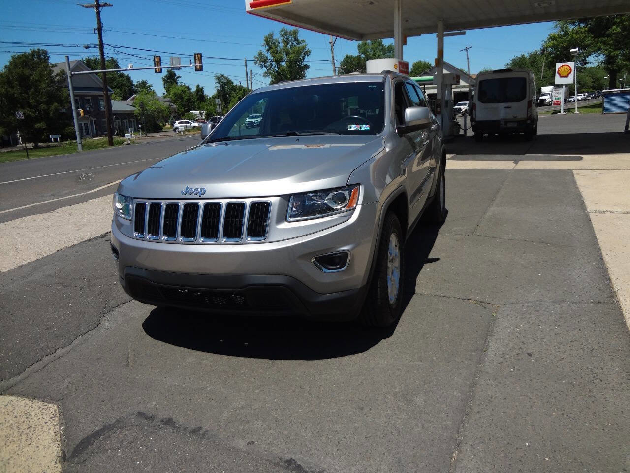 Used 2014 Jeep Grand Cherokee Laredo w/ Quick Order Package 23E AWD/4WD image 2