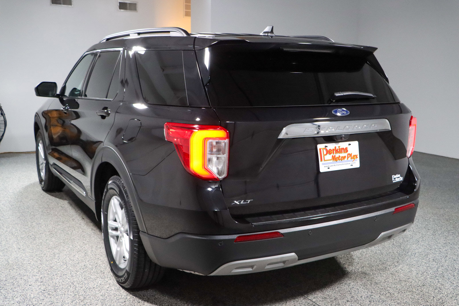 Used 2023 Ford Explorer XLT w/ Equipment Group 202A RWD image 9