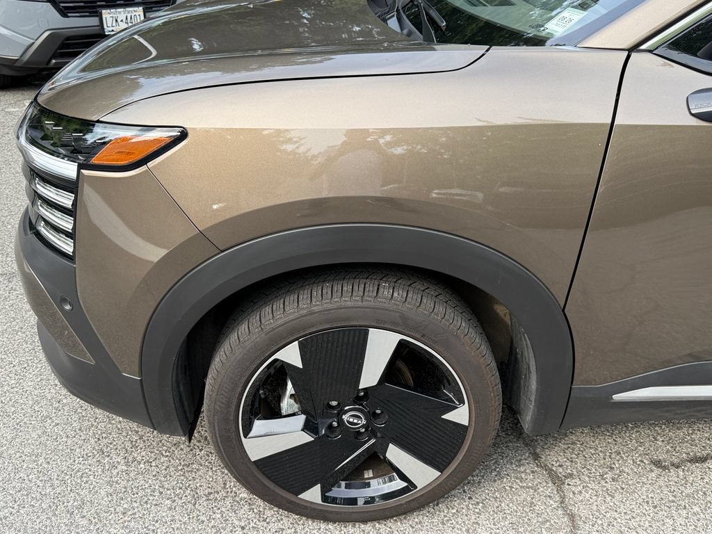 Used 2025 Nissan Kicks SR w/ SR Premium Package AWD/4WD image 10
