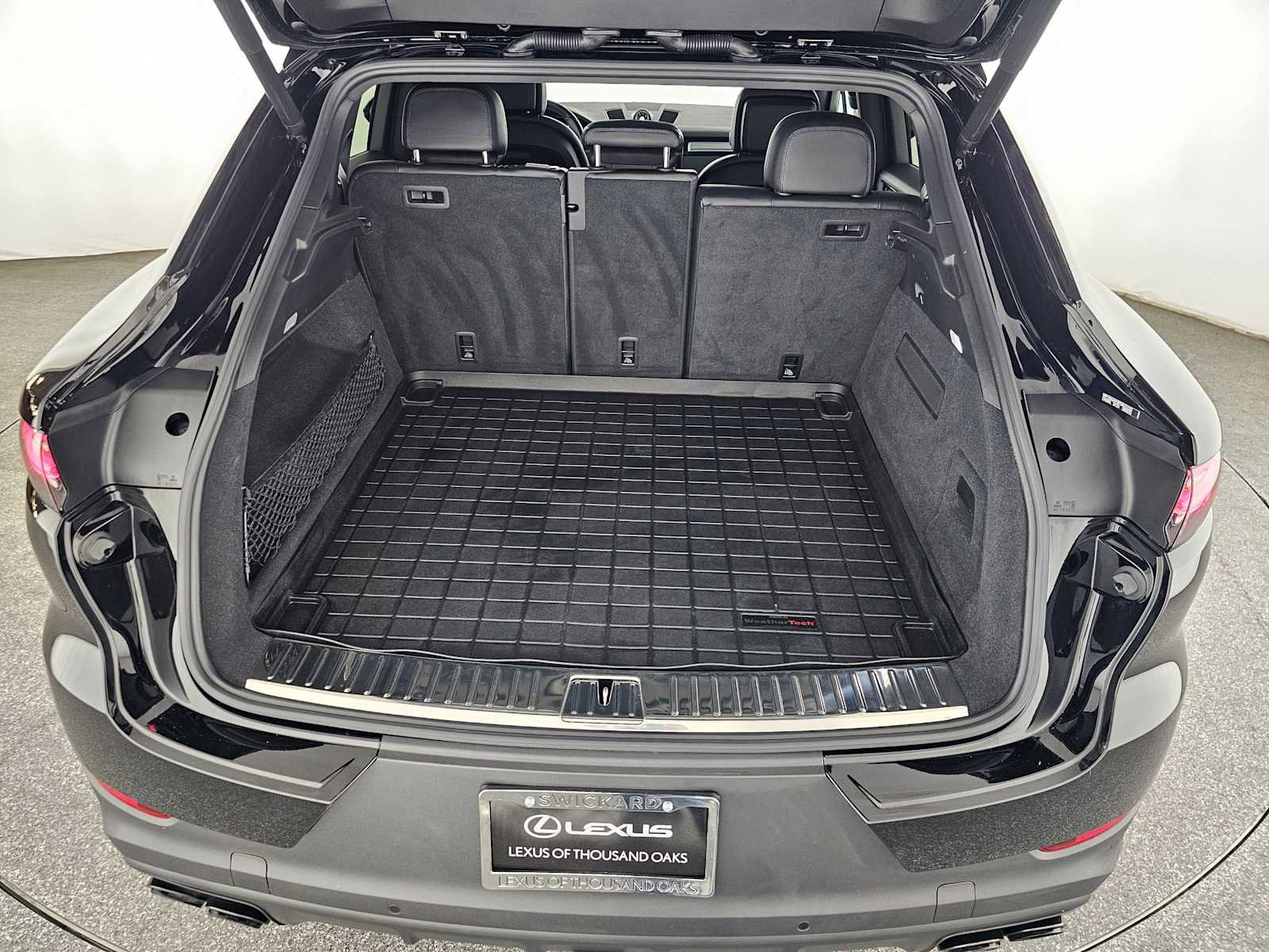 Used 2023 Porsche Cayenne Platinum Edition image 14