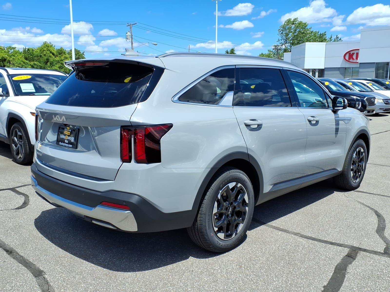 New 2026 Kia Sorento S w/ S Panoramic Sunroof Package FWD image 10