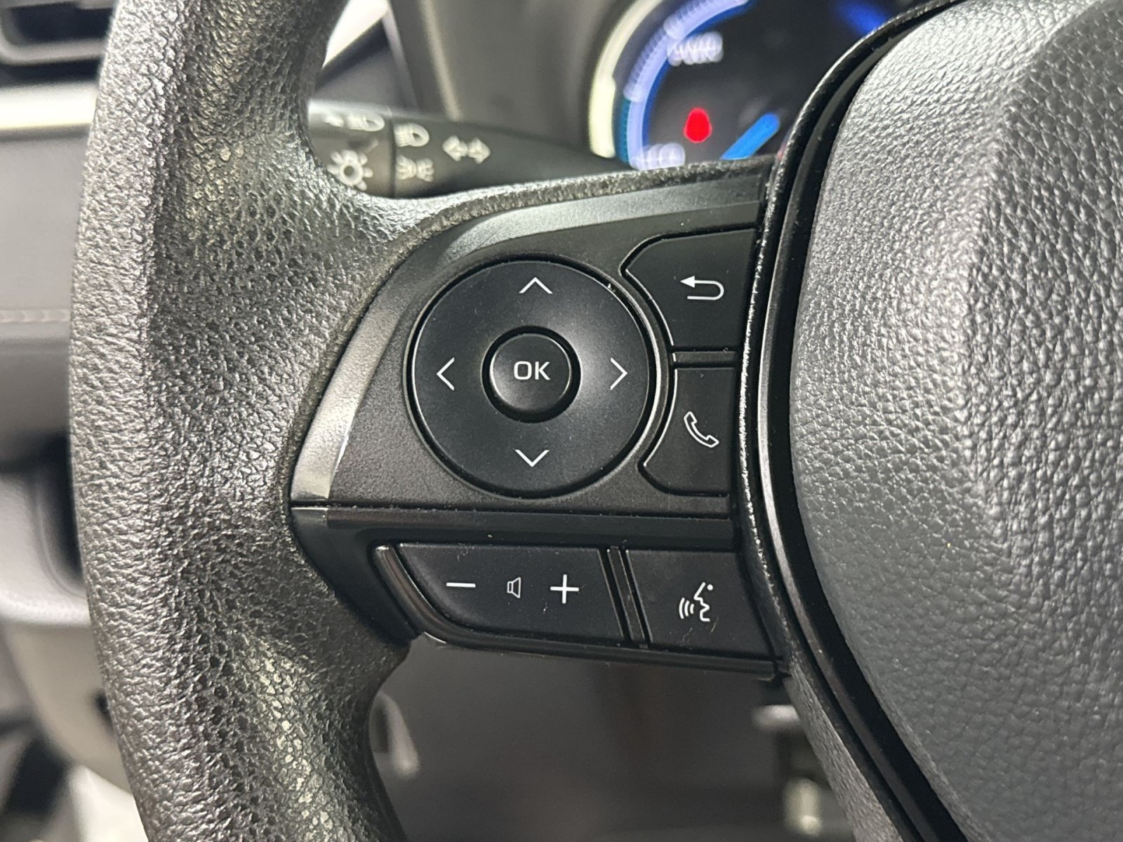 Used 2025 Toyota RAV4 XLE AWD/4WD image 45