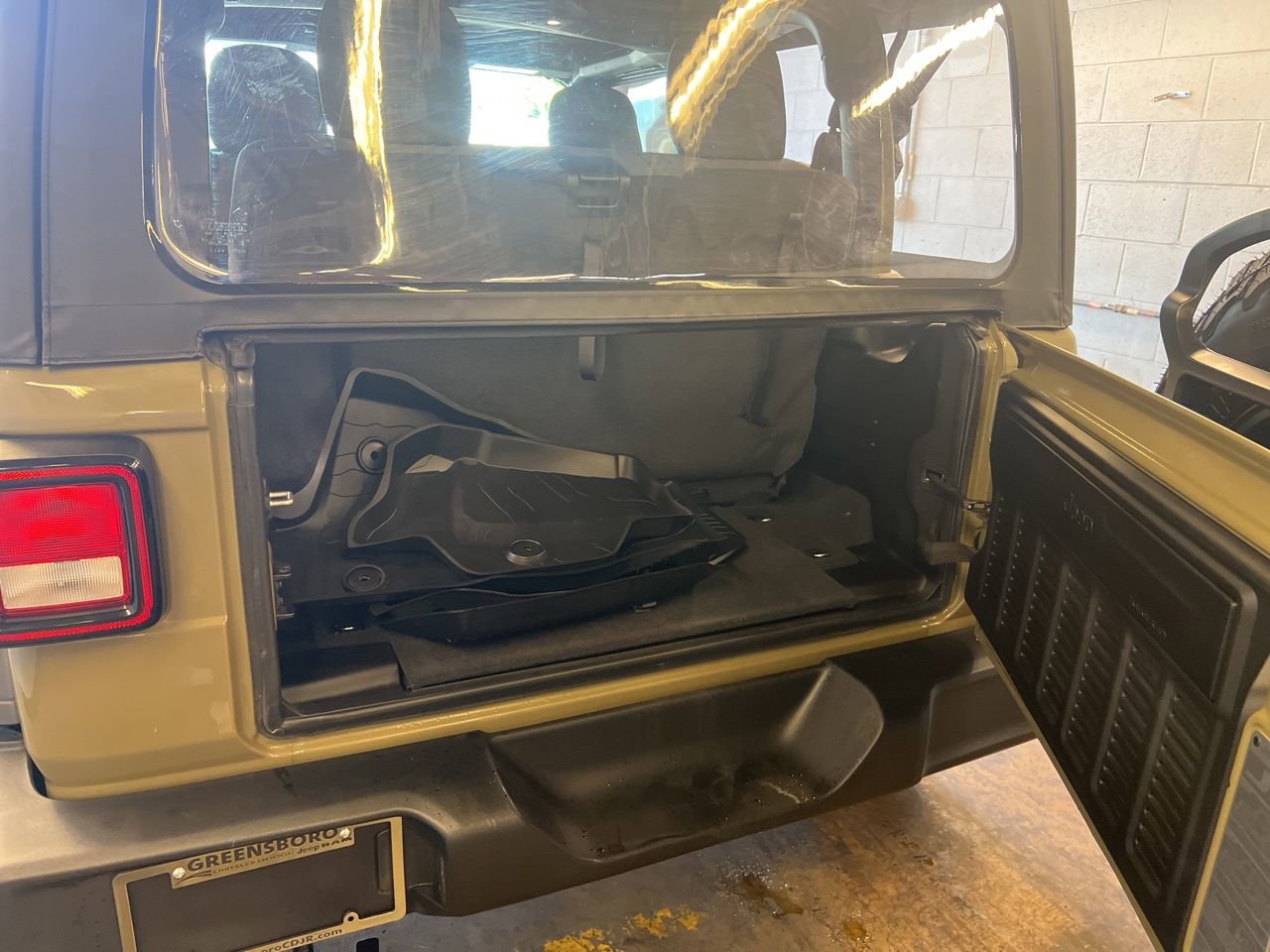 Used 2025 Jeep Wrangler Sport AWD/4WD image 15