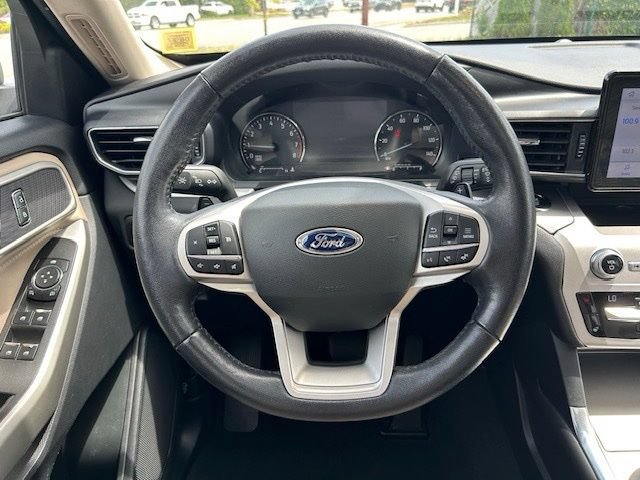 Used 2021 Ford Explorer XLT w/ Equipment Group 202A AWD/4WD image 17