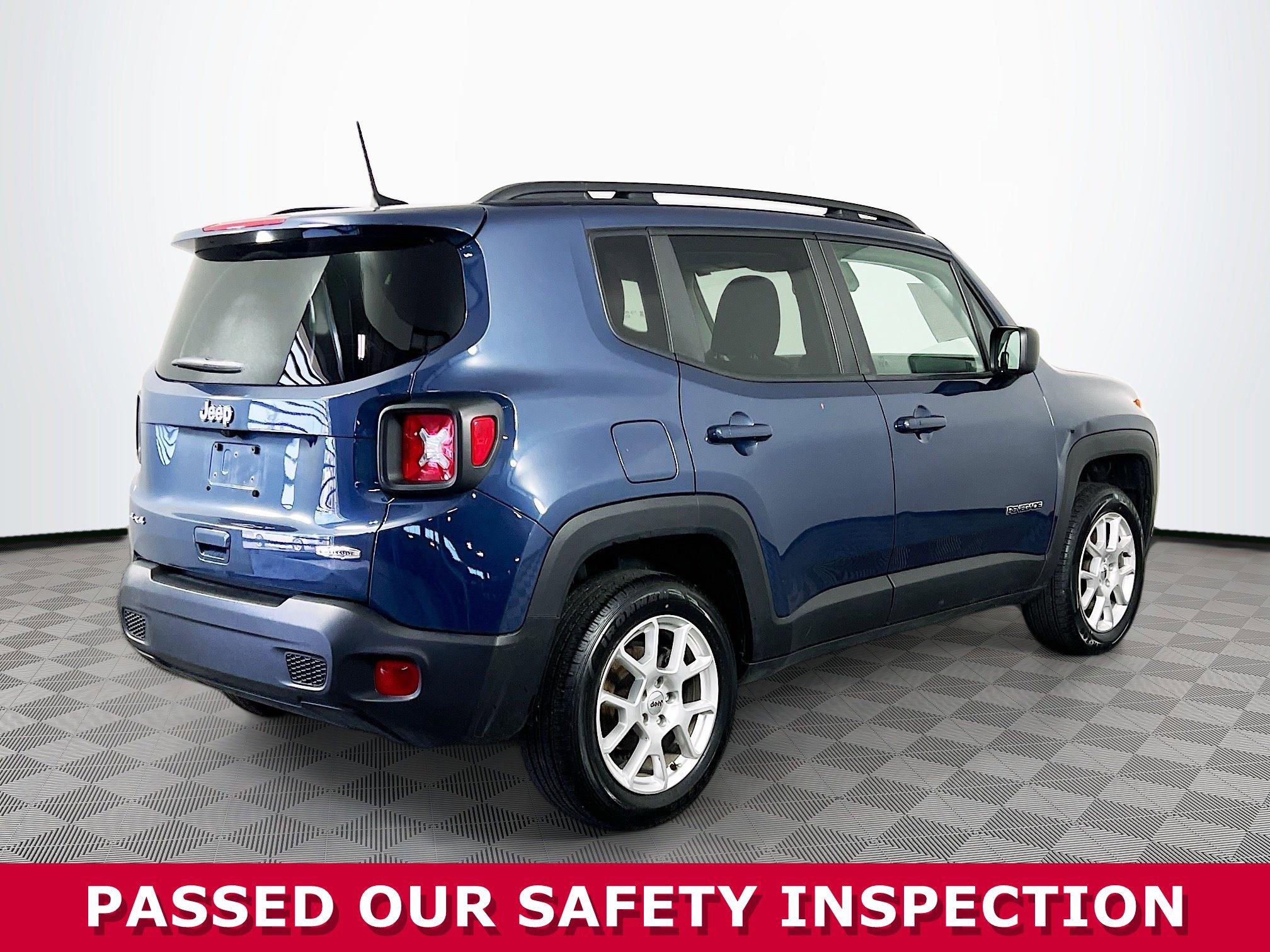 Used 2022 Jeep Renegade Latitude AWD/4WD image 29