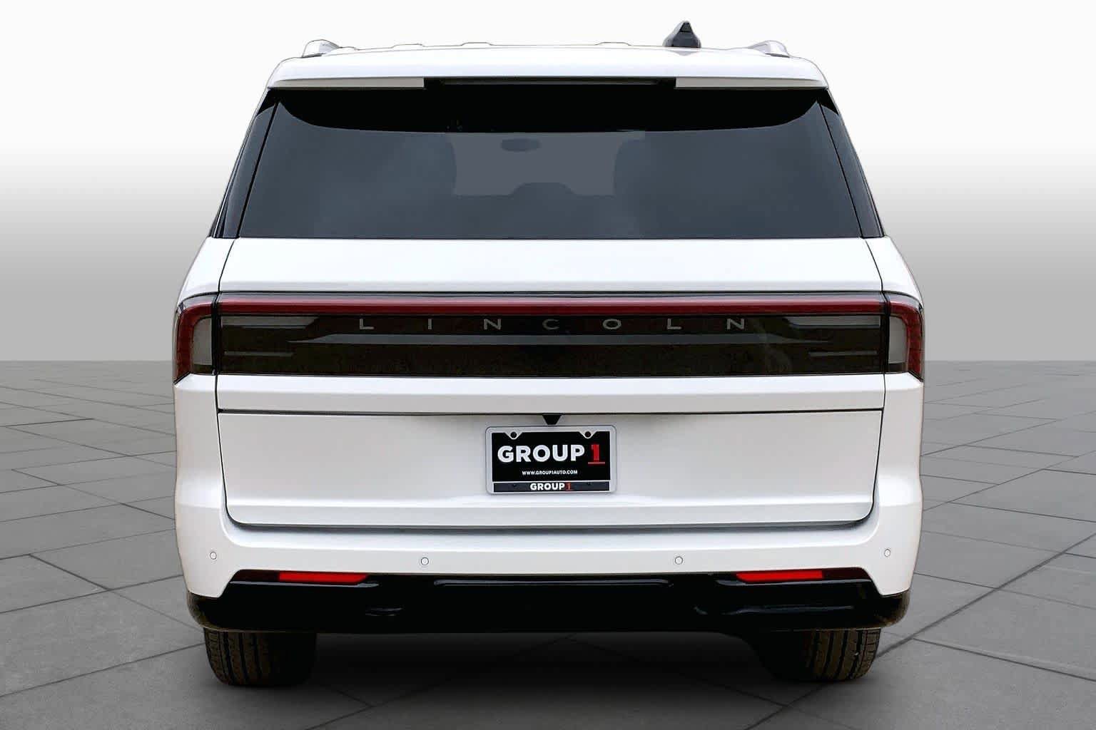 New 2026 Lincoln Navigator L Reserve AWD/4WD image 4