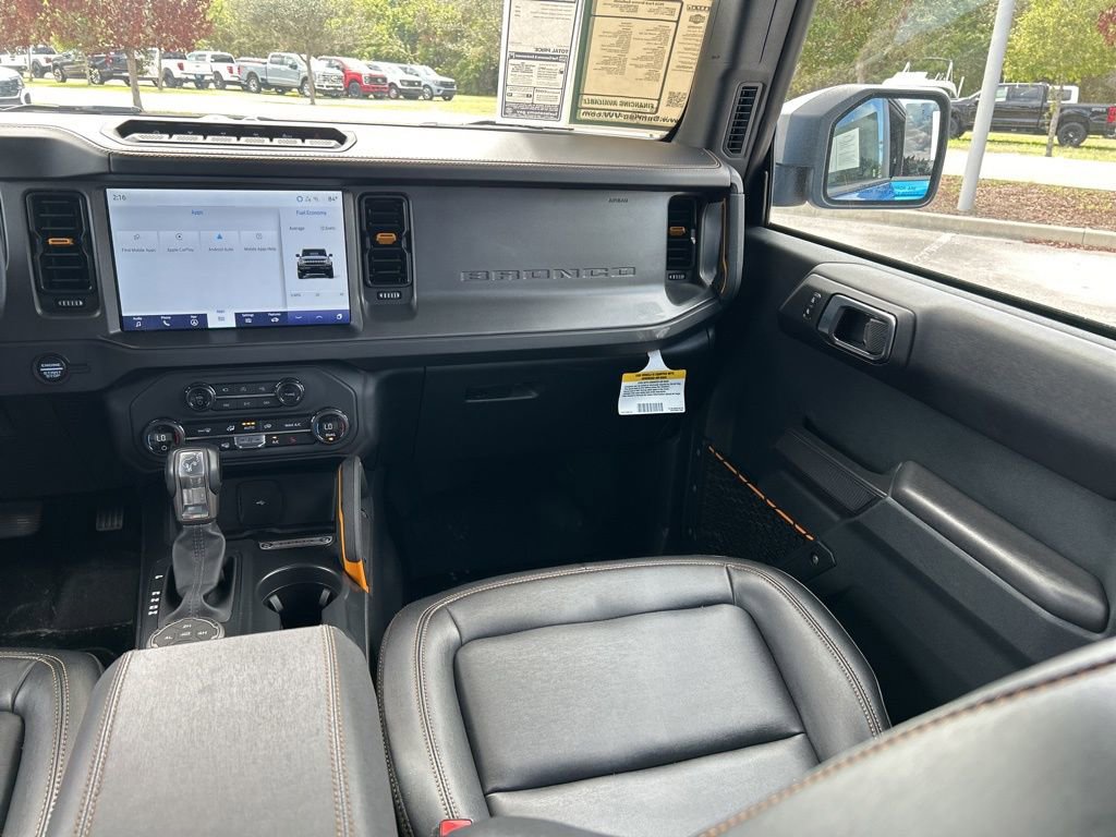 Used 2024 Ford Bronco Badlands image 11