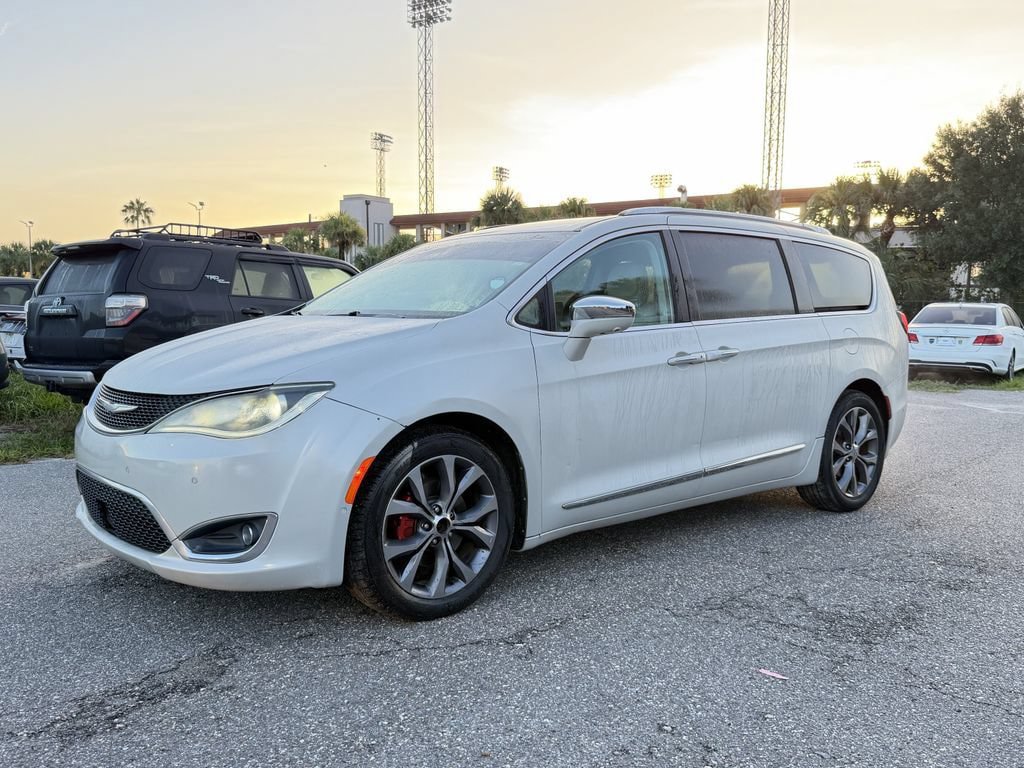 Used 2017 Chrysler Pacifica Limited FWD image 9