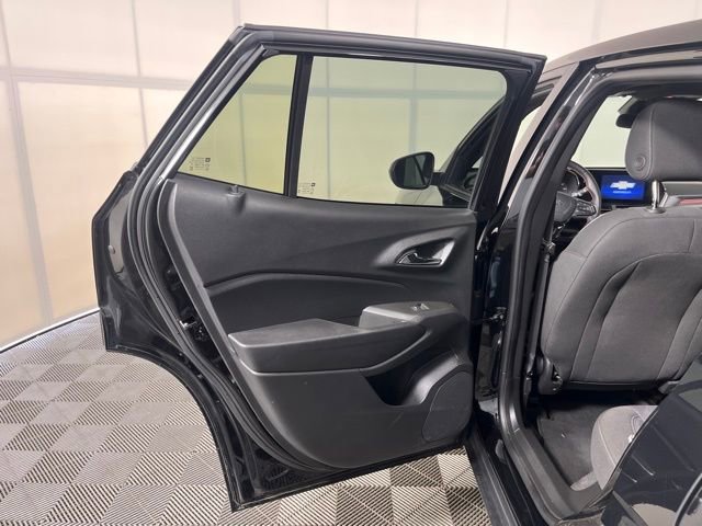 Used 2024 Chevrolet Trax RS FWD image 32