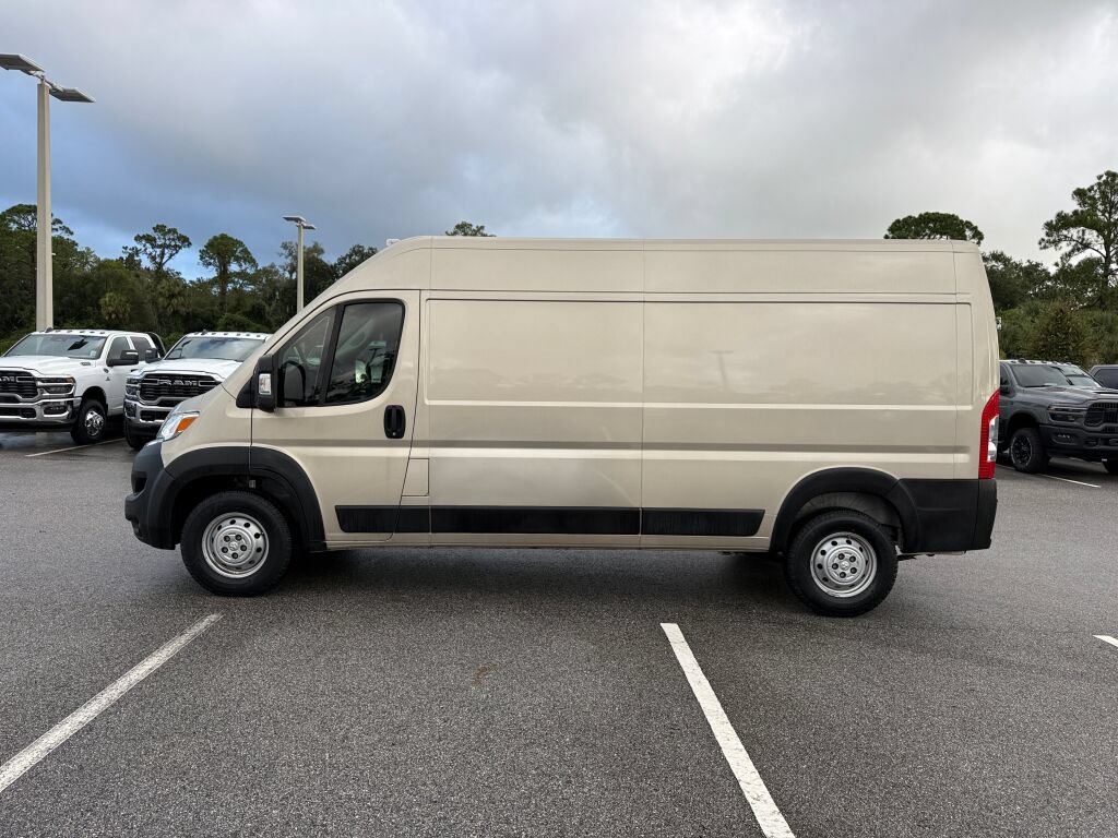 Used 2023 RAM ProMaster 2500 w/ Convenience Group FWD image 6