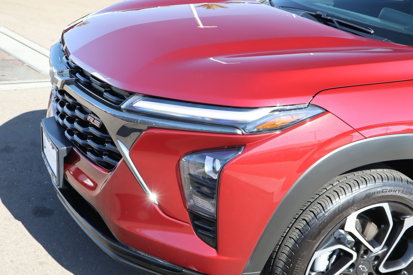 Used 2025 Chevrolet Trax RS w/ Sunroof Package FWD image 8