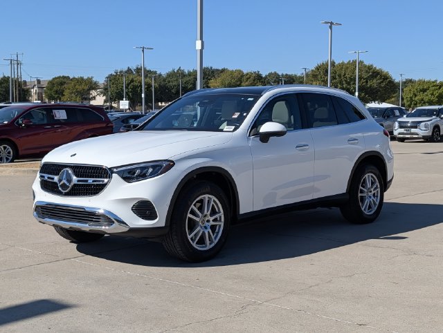 Used 2025 Mercedes-Benz GLC 300 4MATIC image 10