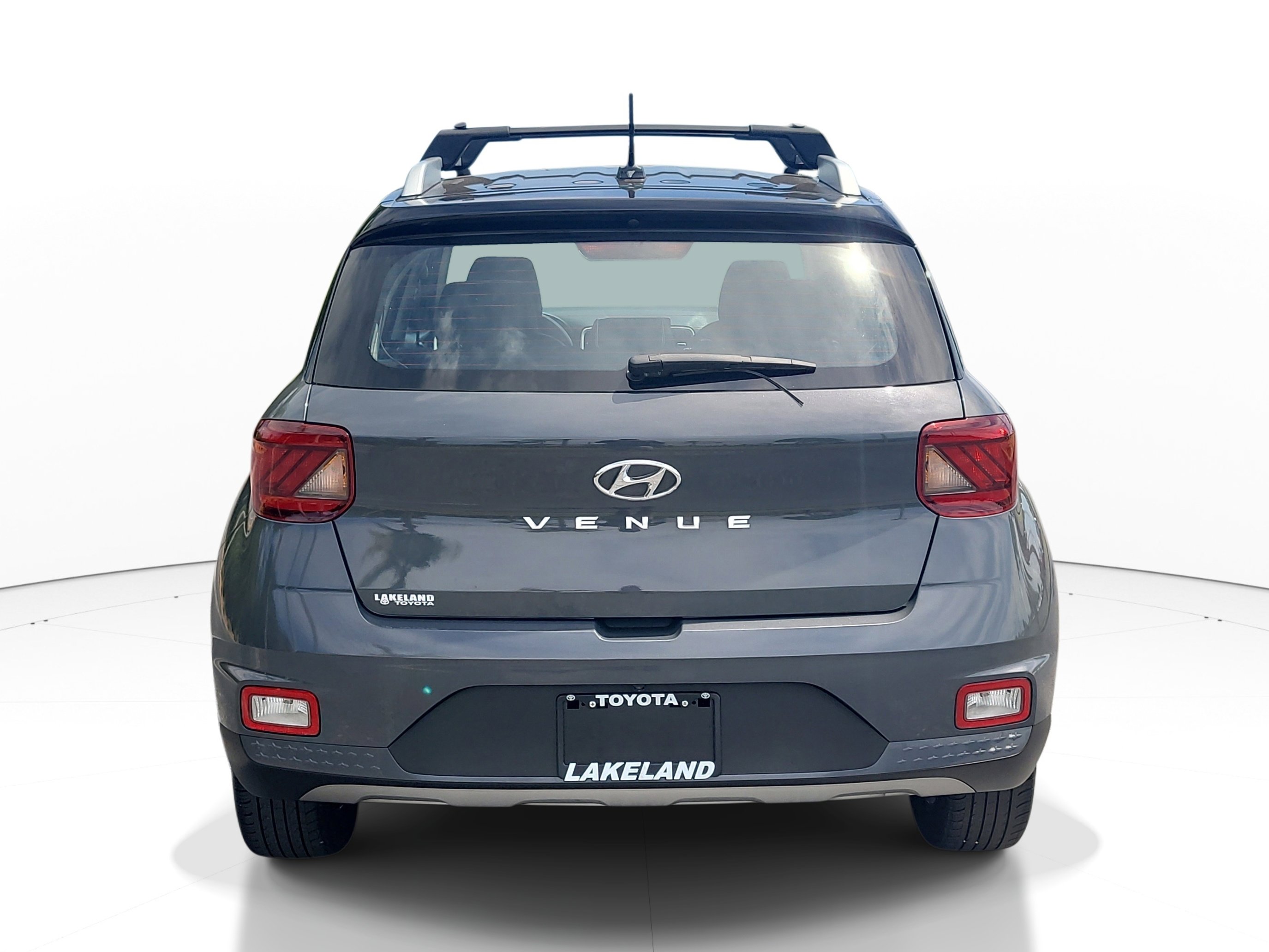 Used 2023 Hyundai Venue Limited FWD image 6