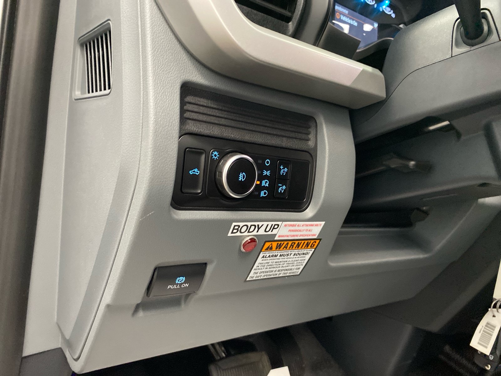 New 2026 Ford F550 4x4 Crew Cab image 17