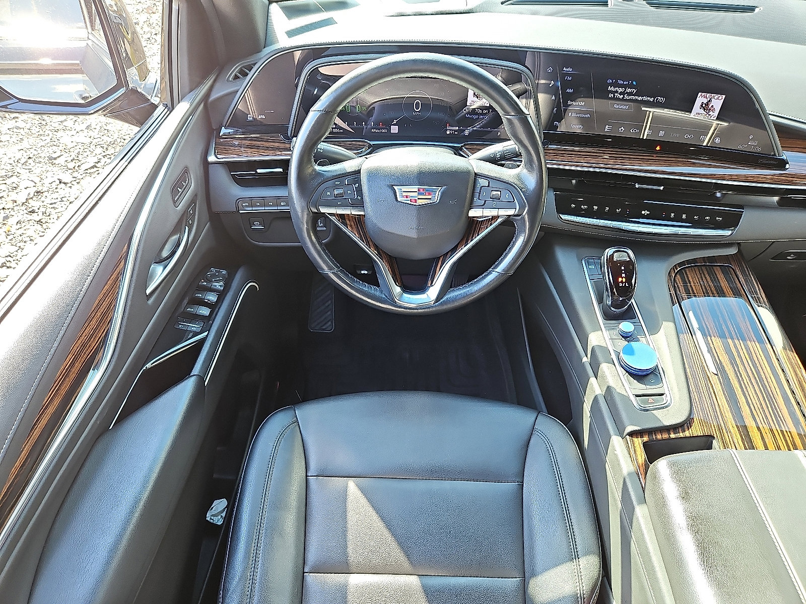 Used 2024 Cadillac Escalade ESV Luxury image 11