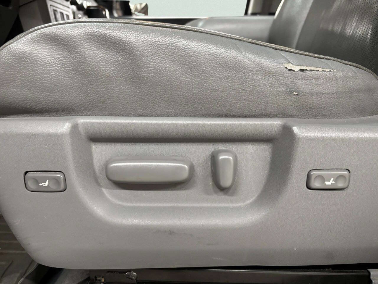Used 2010 Toyota Tundra Limited image 16