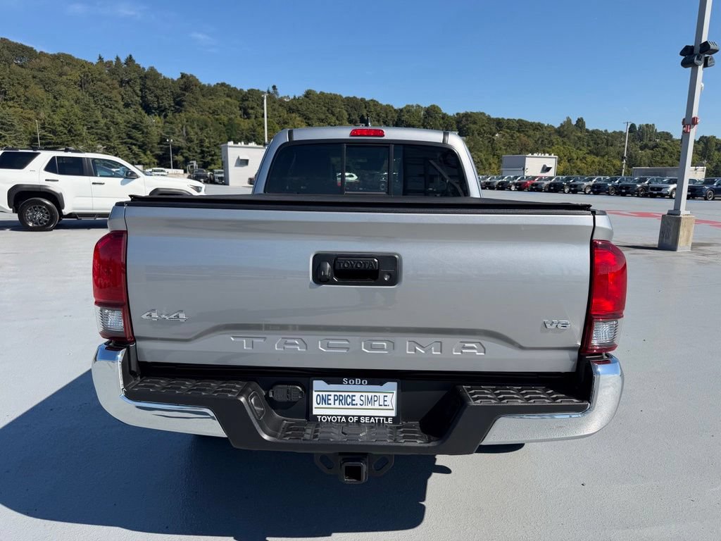 Used 2021 Toyota Tacoma SR5 AWD/4WD image 4
