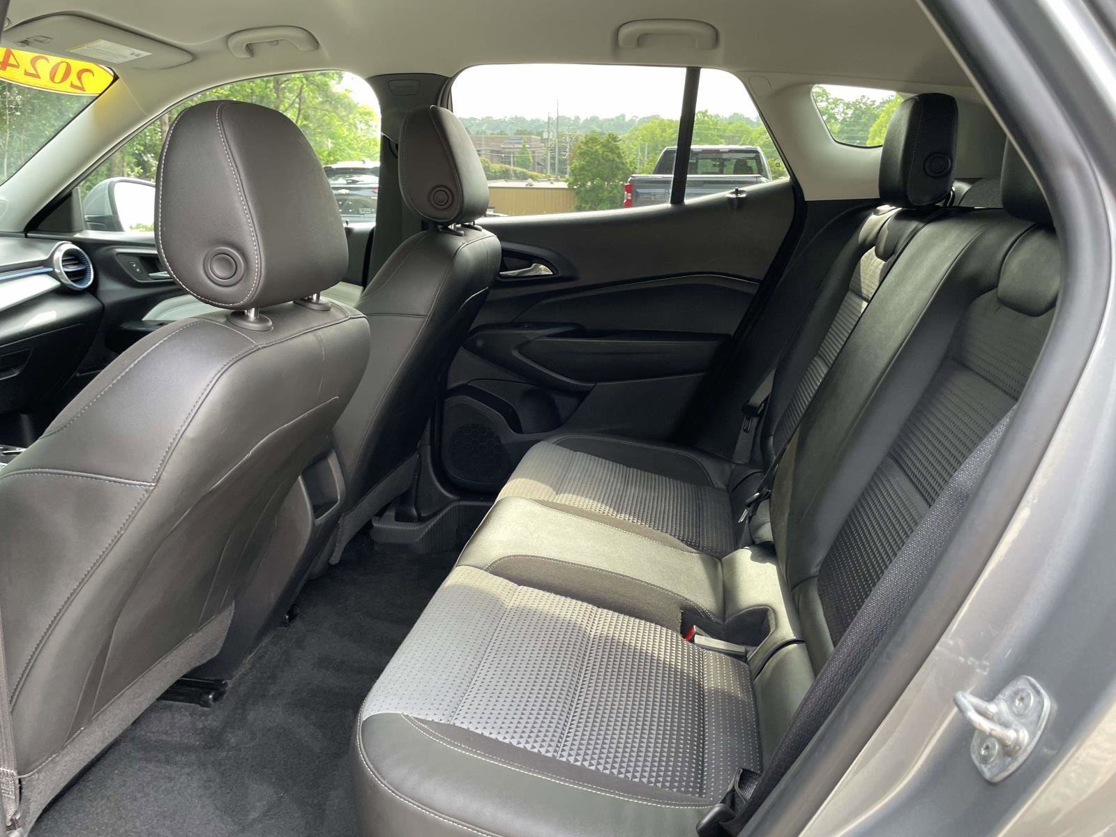 Used 2024 Chevrolet Trax LT FWD image 3