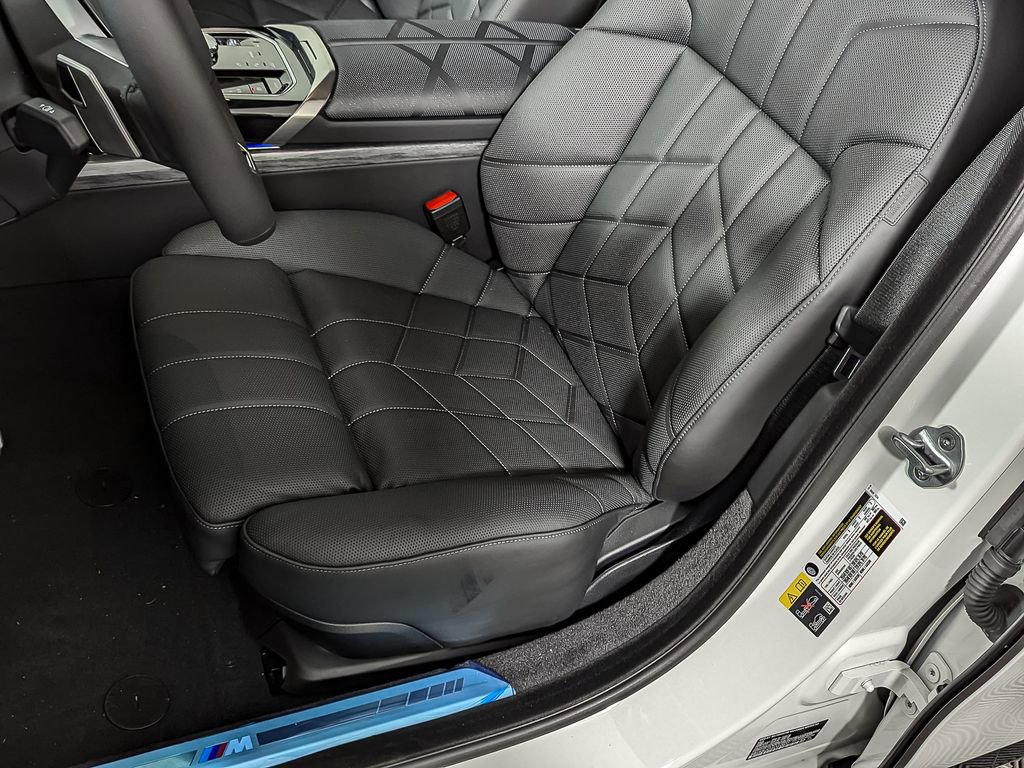 Used 2025 BMW i7 eDrive50 w/ M Sport Package image 16
