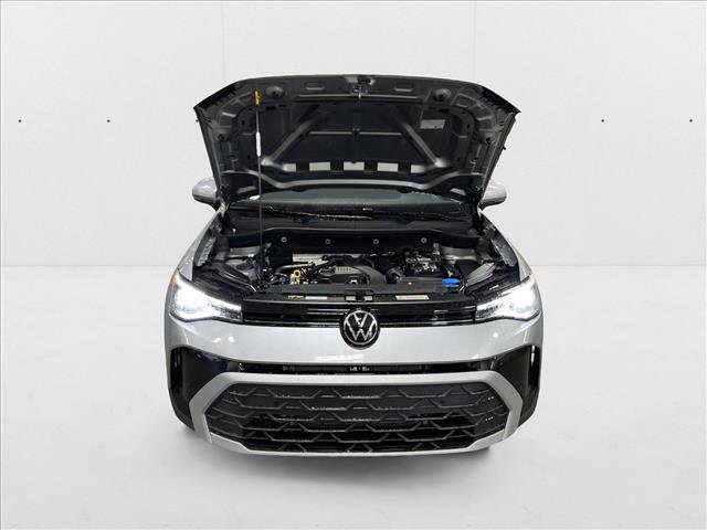 New 2025 Volkswagen Taos SE image 18